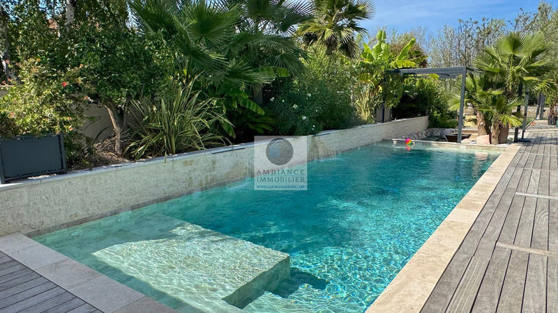 Maison - 235 m² - 8 pièces