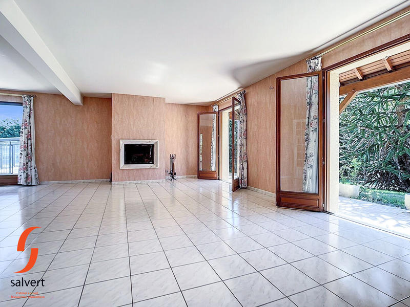 Maison - 235 m² - 7 pièces