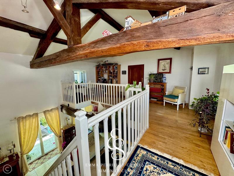 Maison - 400 m² - 16 pièces