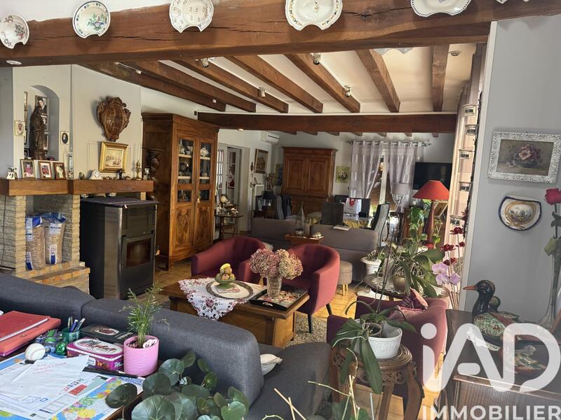 Maison - 238 m² - 9 pièces