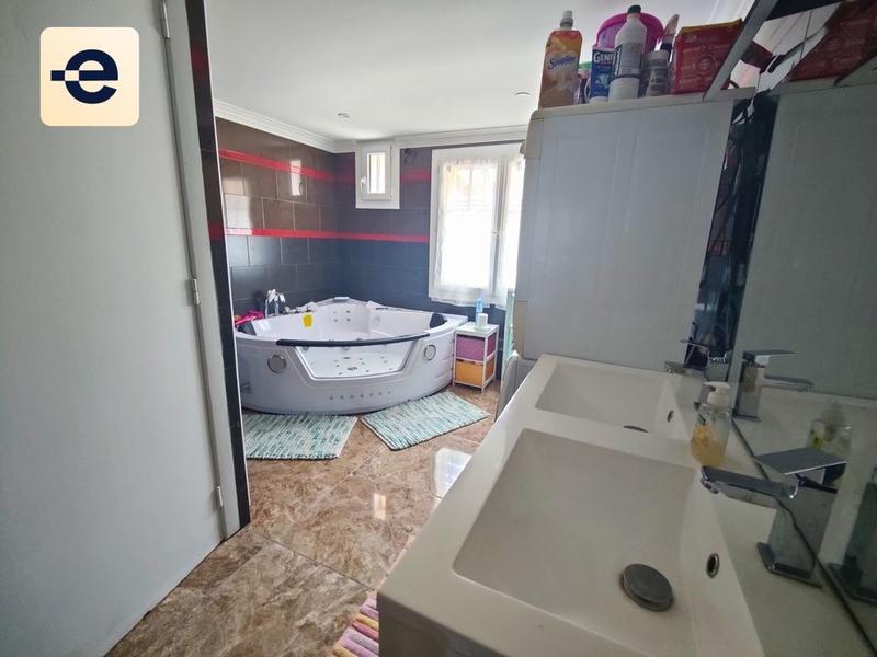 Maison - 246 m² - 7 pièces