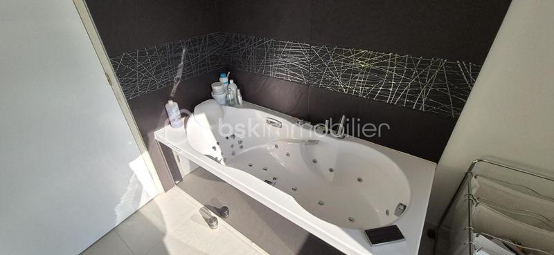 Maison en pierre - 275 m² - 8 pièces