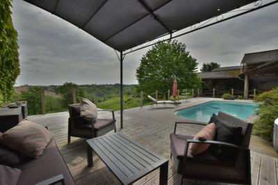 Maison - 268 m² - 9 pièces