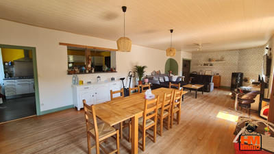 Maison - 235 m² - 8 pièces