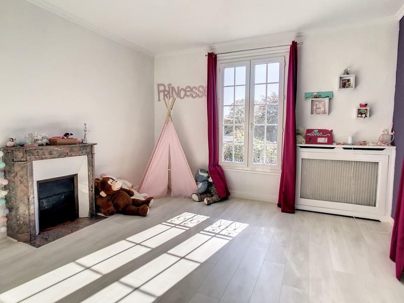Maison - 185 m² - 9 pièces
