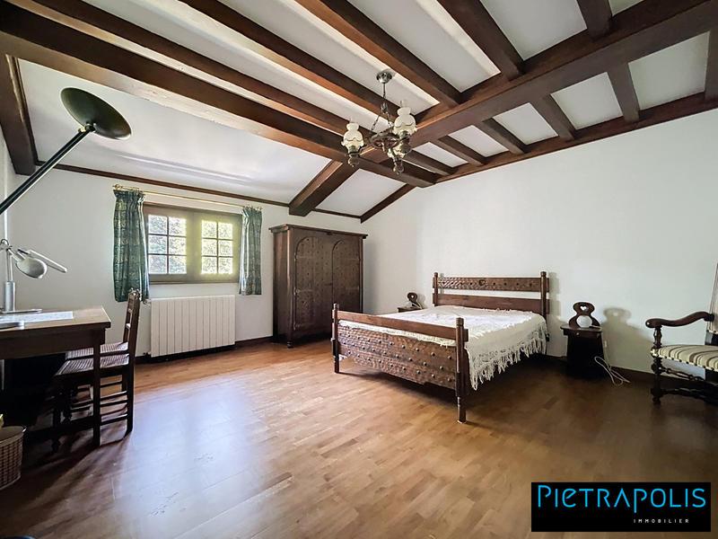 Maison - 278 m² - 9 pièces