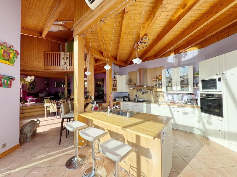 Maison - 230 m² - 6 pièces