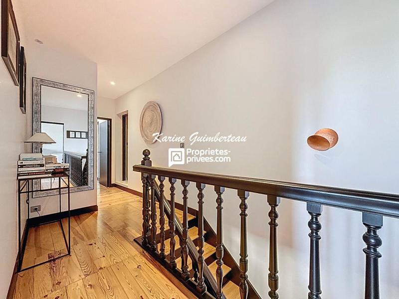 Maison - 321 m² - 8 pièces