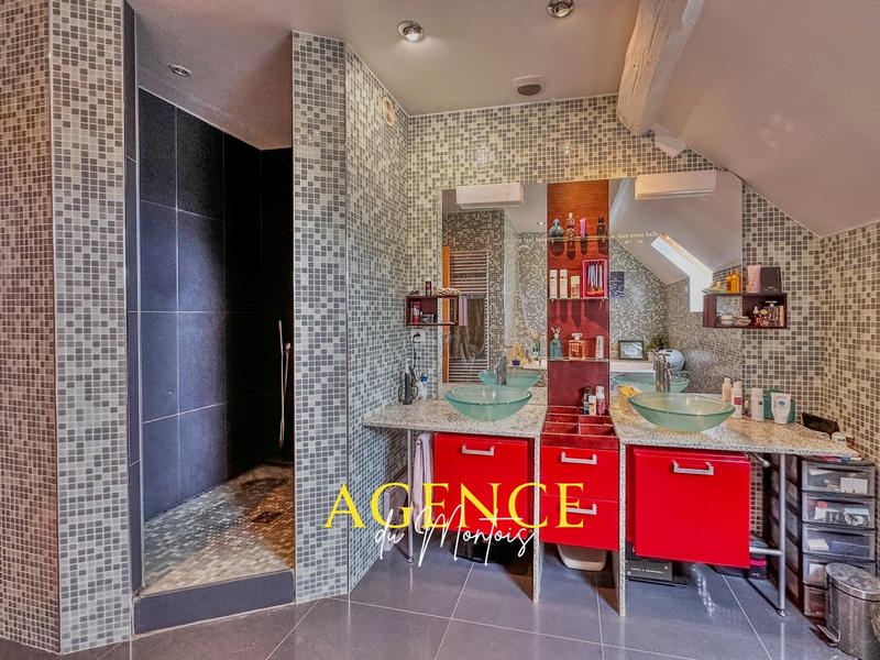 Maison - 232 m² - 7 pièces