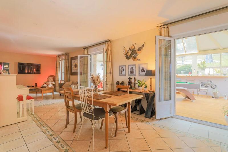 Maison - 180 m² - 6 pièces