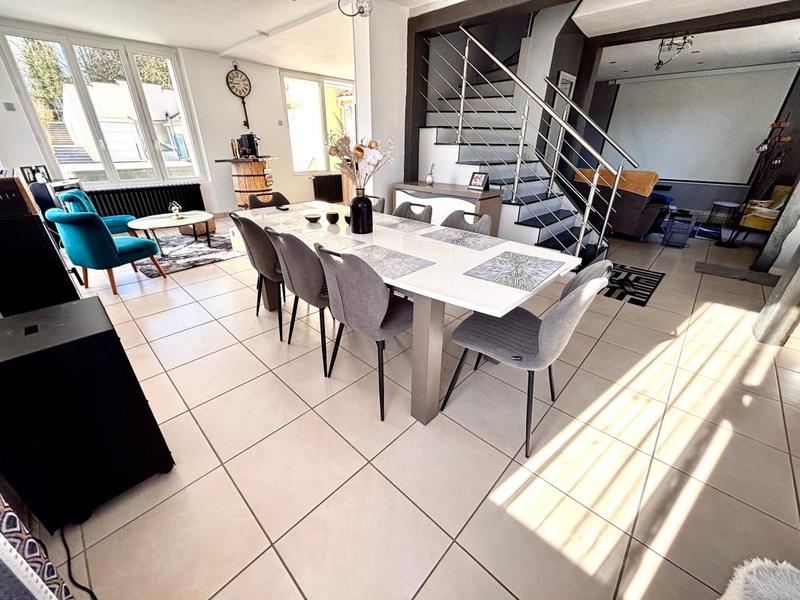 Maison - 220 m² - 8 pièces