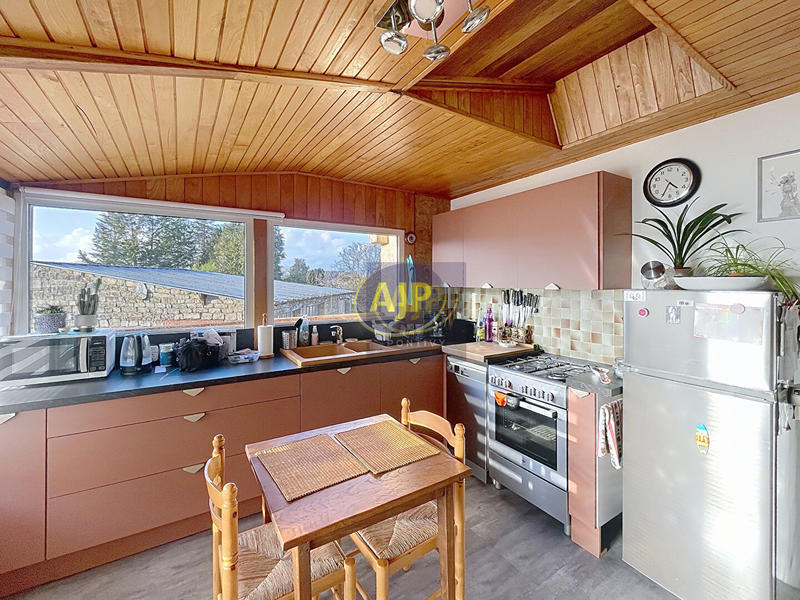 Maison - 94 m² - 5 pièces