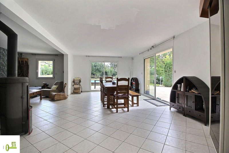 Maison - 270 m² - 8 pièces