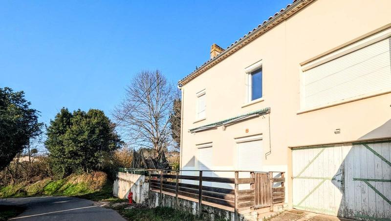 Maison - 270 m² - 11 pièces