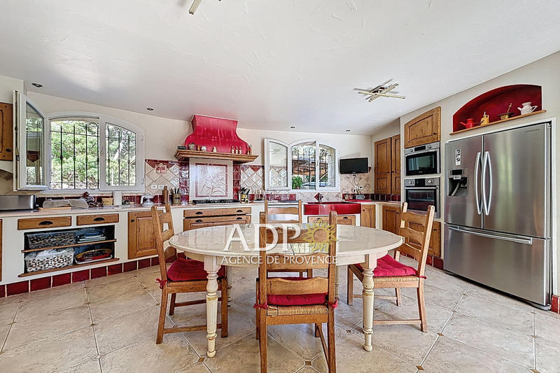 Maison - 300 m² - 7 pièces