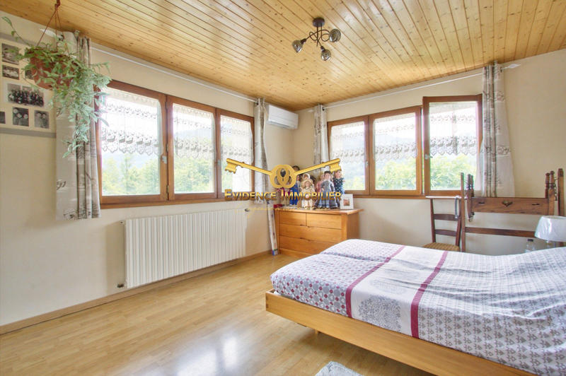 Maison - 215 m² - 7 pièces