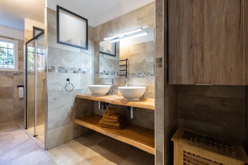 Maison - 358 m² - 12 pièces