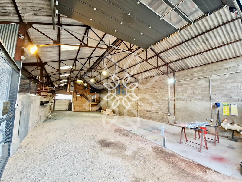 Entrepôt - 370 m²