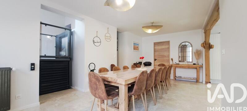 Maison - 371 m² - 8 pièces
