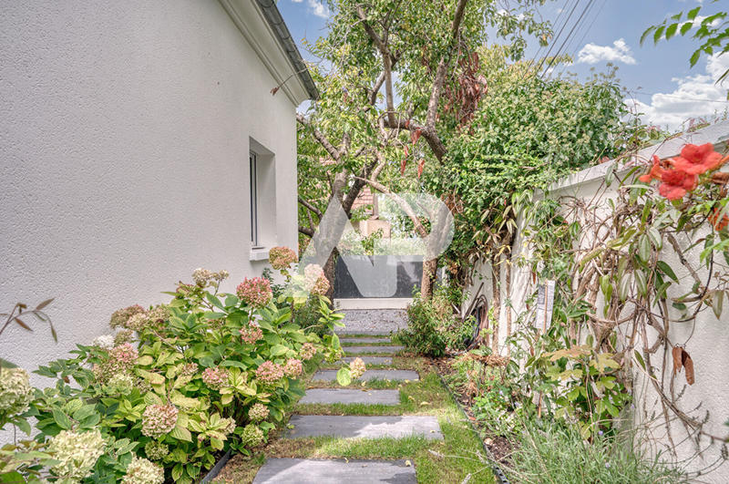 Maison - 337 m² - 8 pièces