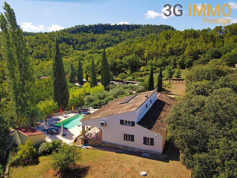Villa - 180 m² - 8 pièces
