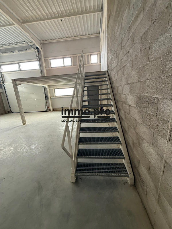 Local d'activités - 148 m²