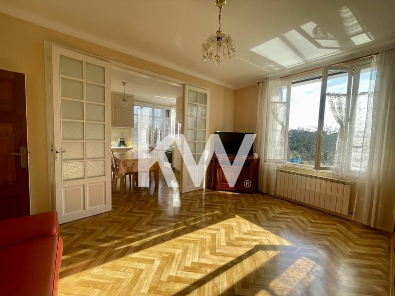 Maison - 205 m² - 7 pièces