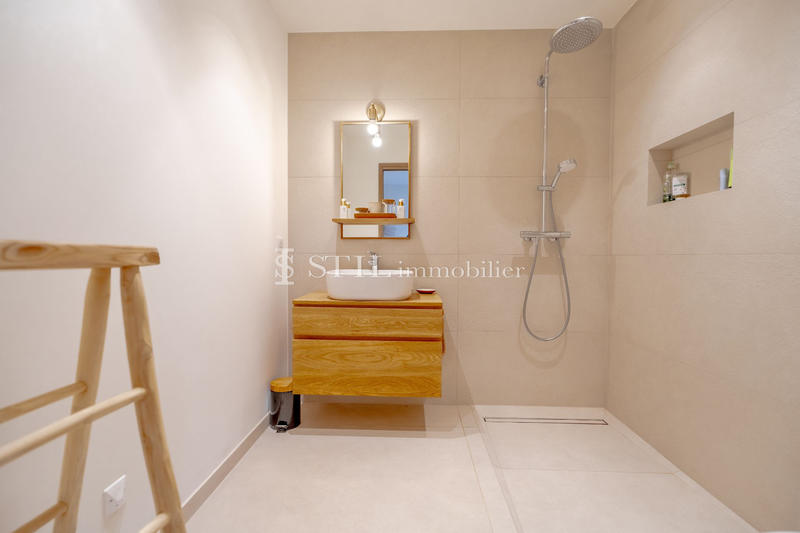 Villa - 265 m² - 6 pièces