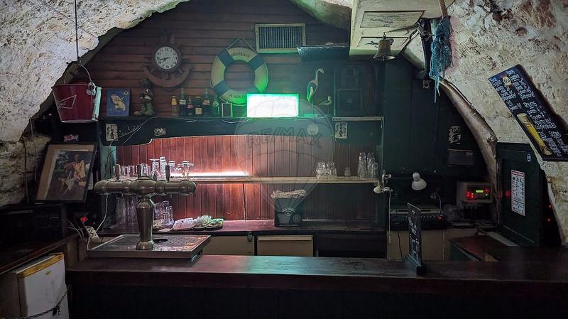 Magasins - 200 m² - 3 pièces