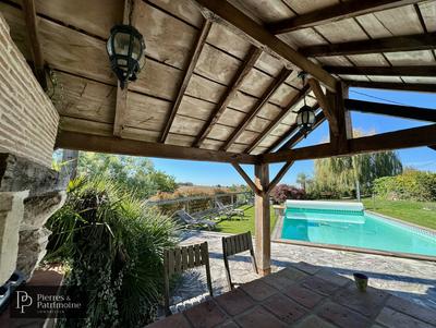 Propriété - 373 m² - 10 pièces