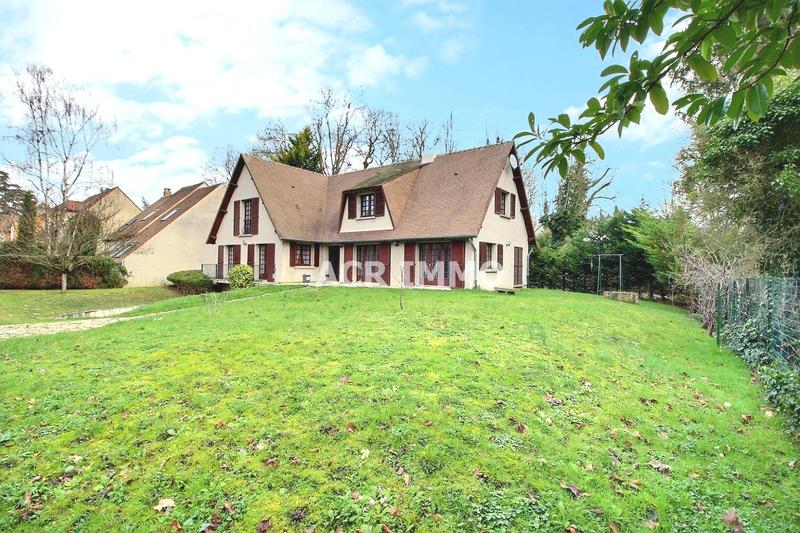 Maison - 222 m² - 7 pièces