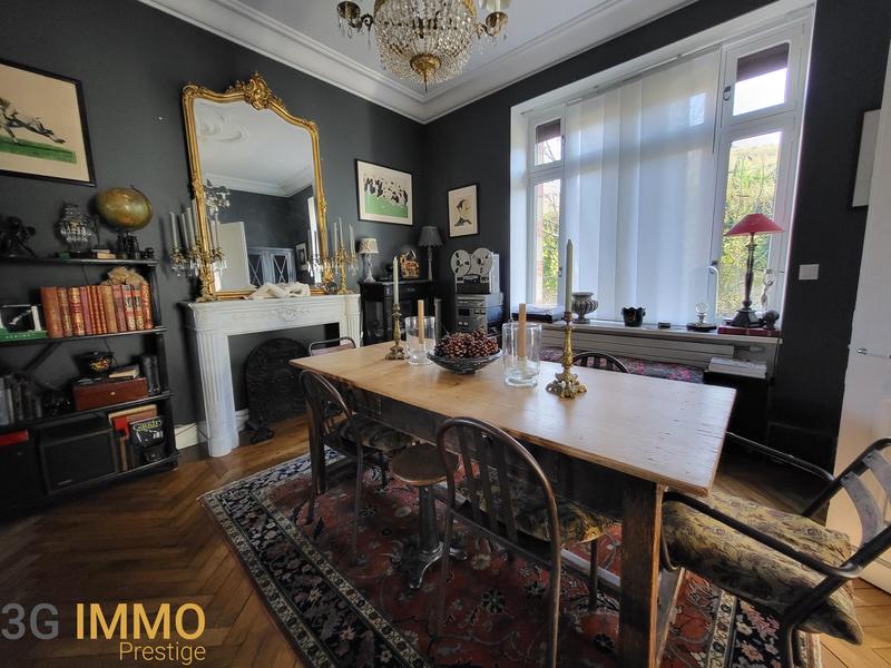 Maison - 225 m² - 10 pièces