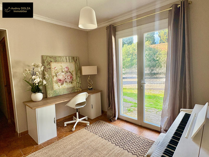 Propriété - 390 m² - 10 pièces