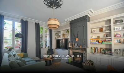 Maison - 203 m² - 12 pièces