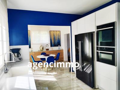 Maison - 262 m² - 8 pièces