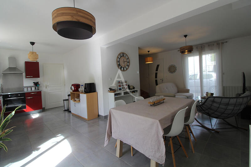 Maison - 95 m² - 5 pièces