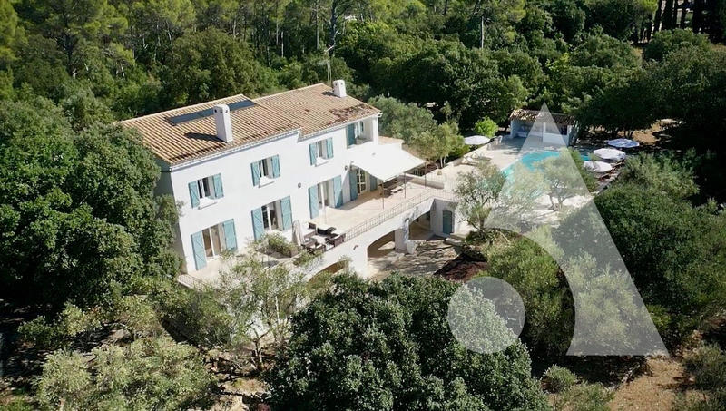 Maison - 350 m² - 12 pièces