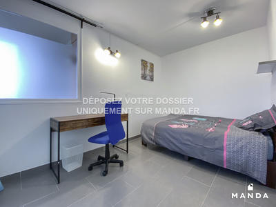 Chambre - 10 m² - 6 pièces