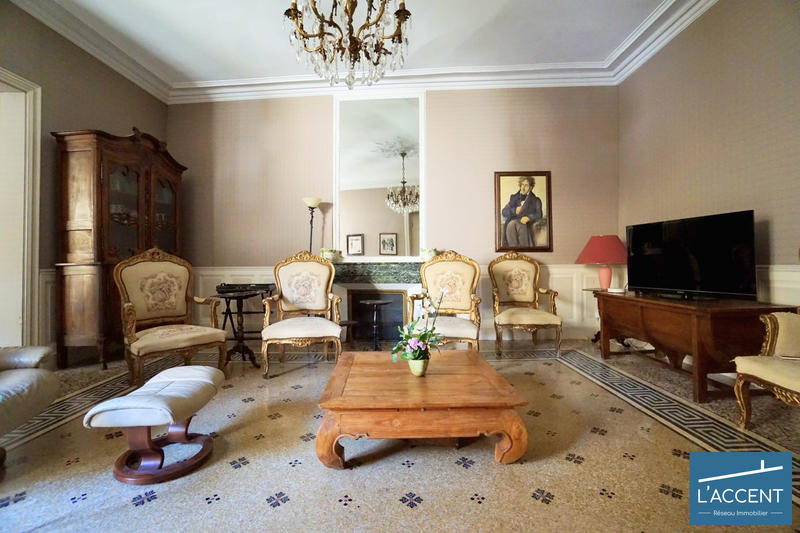 Maison - 437 m² - 14 pièces