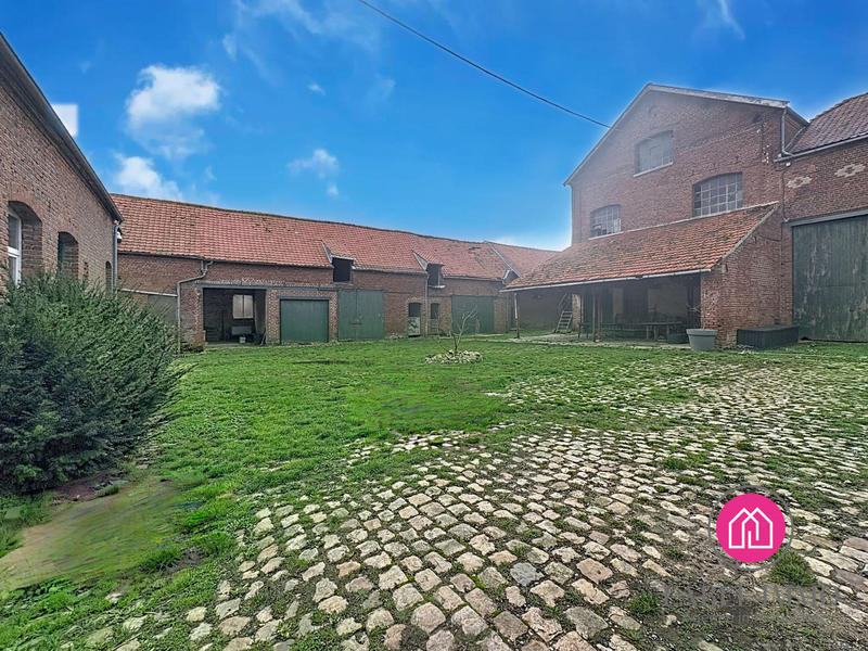 Maison - 250 m² - 10 pièces