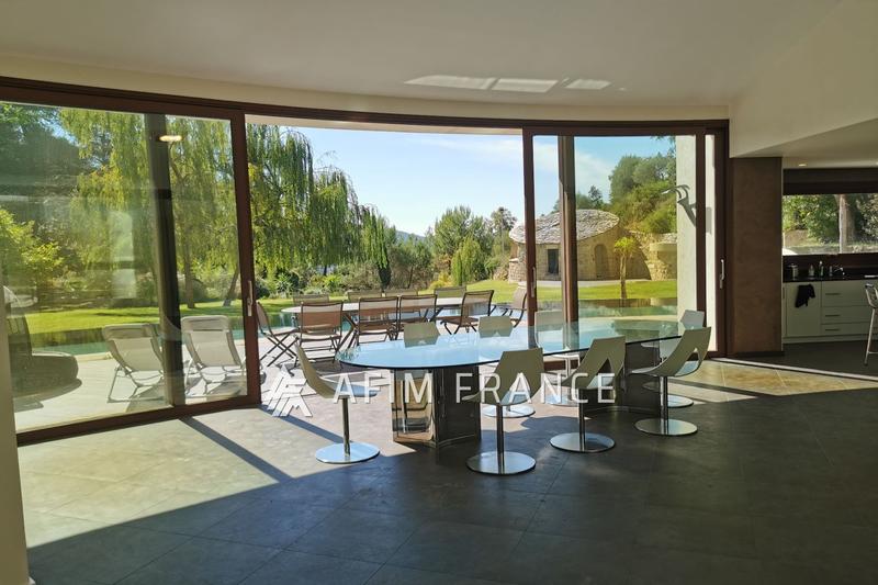 Villa - 300 m² - 5 pièces