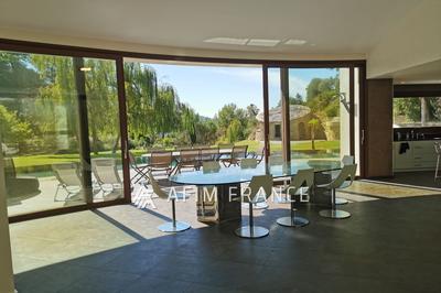 Villa - 300 m² - 5 pièces