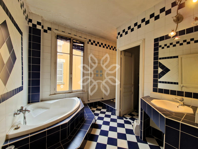 Triplex - 135 m² - 9 pièces