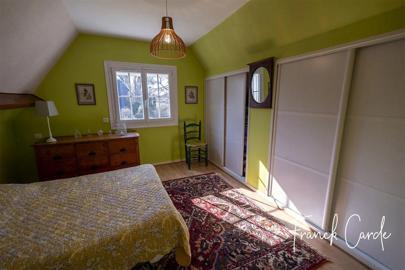 Maison - 225 m² - 8 pièces