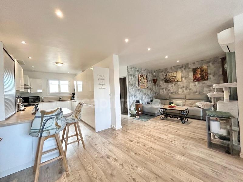 Maison - 180 m² - 8 pièces