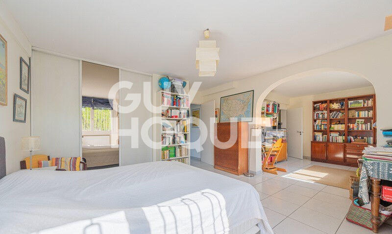 Maison - 242 m² - 6 pièces