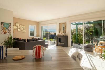 Maison - 240 m² - 6 pièces