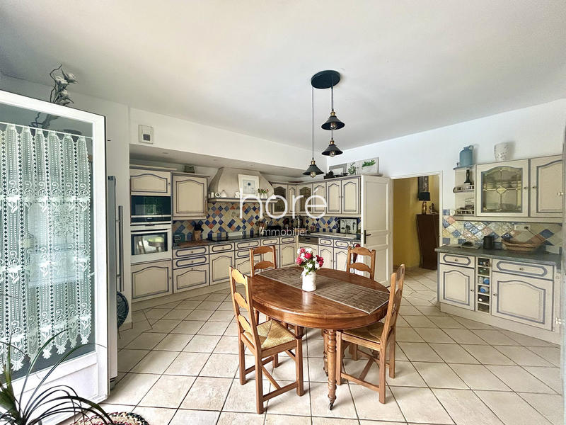 Villa - 275 m² - 9 pièces