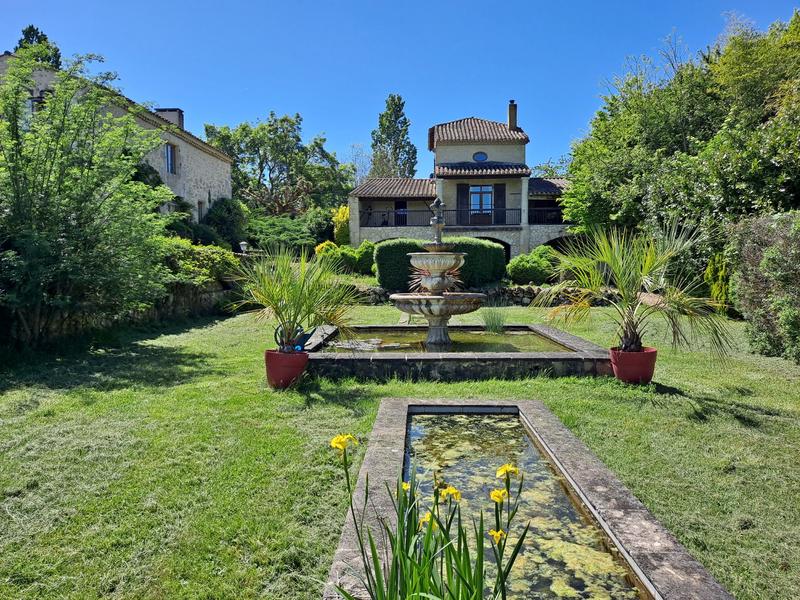 Maison - 283 m² - 10 pièces