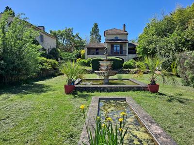 Maison - 283 m² - 10 pièces